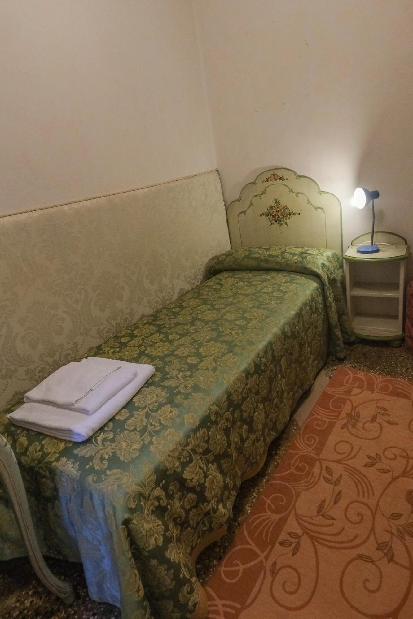Chambre Simple Standard avec Salle de Bains Commune